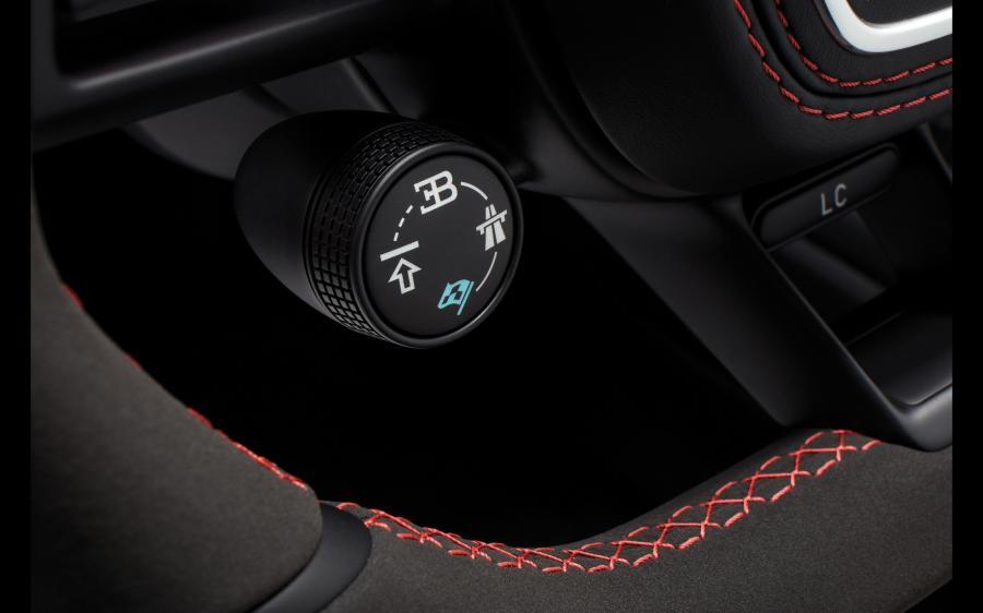 Детали интерьера Bugatti Chiron Sport 2018 года  (WW) (фото 16 из 19)